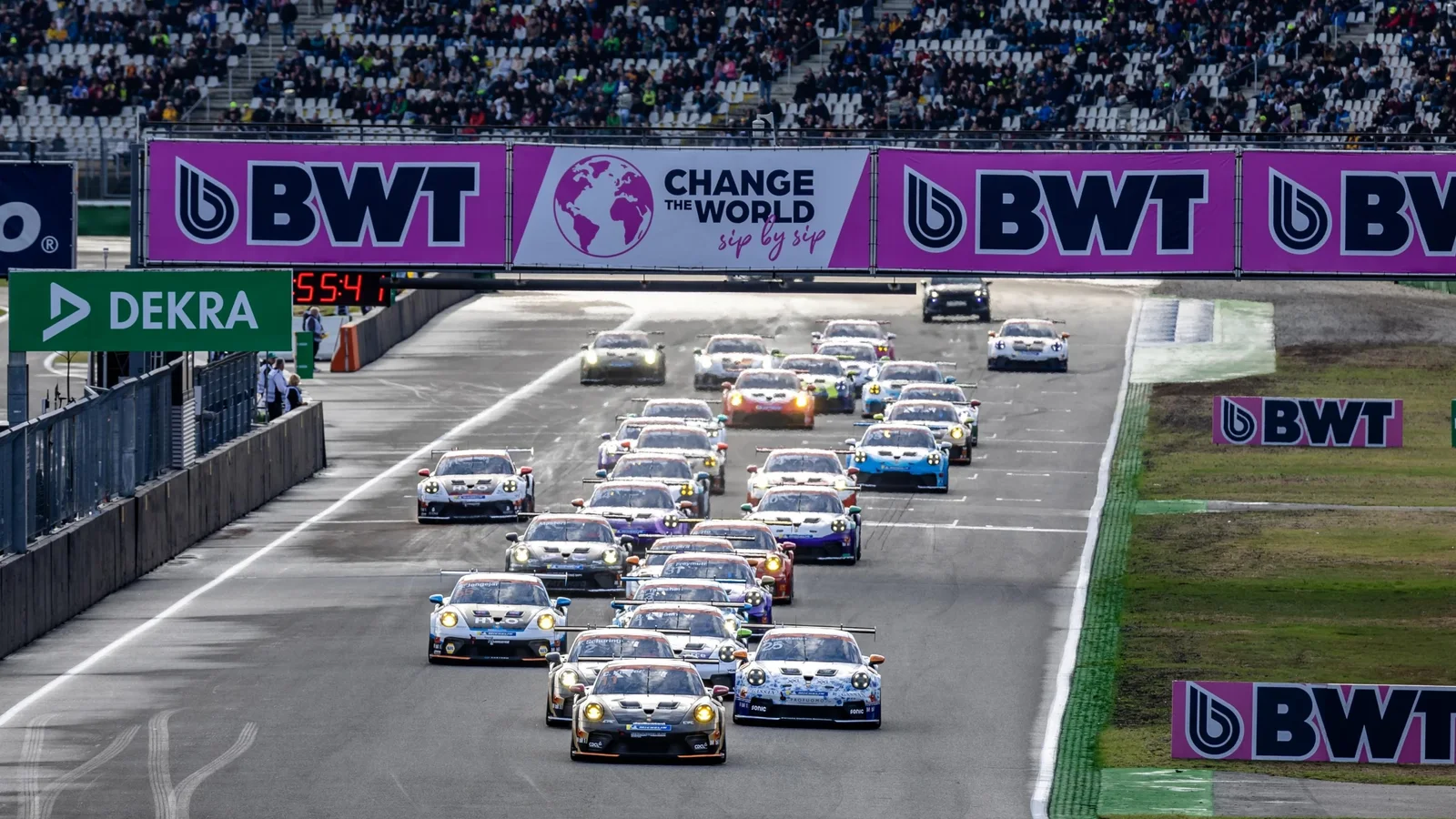 Plutonul Porsche Sixt Carrera Cup Deutschland la startul cursei de la Hockenheimring.