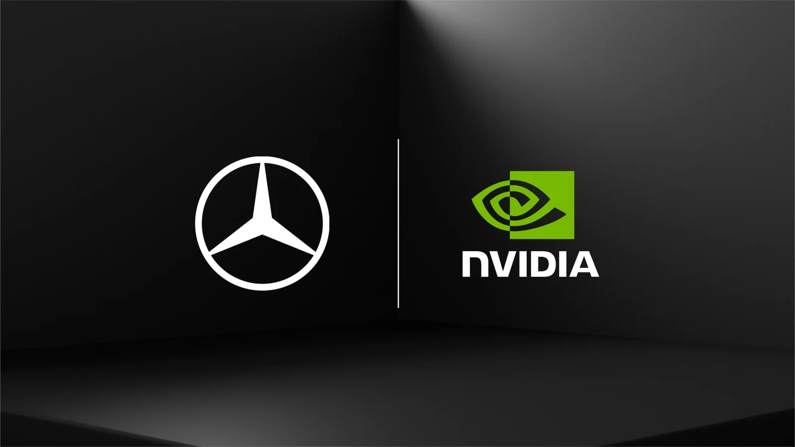 Logo-ul Mercedes-Benz alb și logo-ul NVIDIA verde sunt afișate pe un fundal întunecat, alăturate orizontal, evidențiind parteneriatul dintre cele două companii într-un cadru minimalist și profesional.