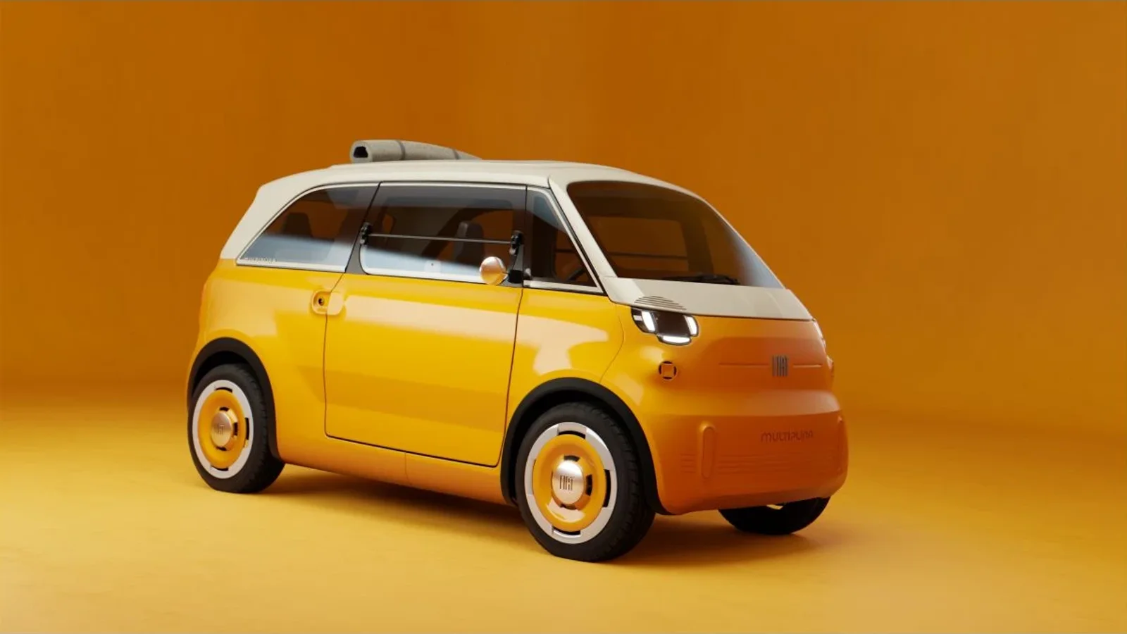 Fiat Multiplina prezentată lateral-dreapta pe fundal portocaliu, în culoare galben și alb, un cvadriciclu electric cu patru locuri și design compact urban, cu parbriz mare și faruri rotunde integrate în caroserie într-un stil modern și simplu.