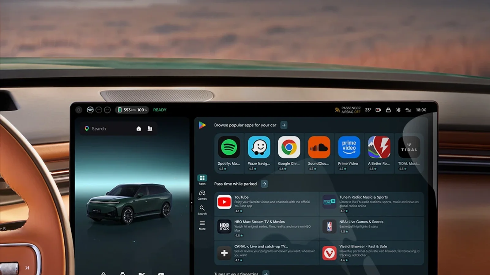 Interior de mașină XPENG cu bord și volan maro, afișaj multimedia larg cu interfață Google Play și aplicații optimize pentru automobil, fotografiat din față, evidențiind integrarea sistemului Android Automotive OS în consola centrală.